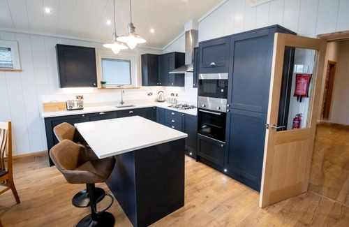 Gargrave Cabaña | BLUEBELL LODGE, family friendly, luxury holiday cottage in Gargrave