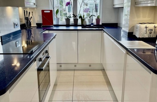 Hatfield Casa | Bluebell place stunning three bedroom house