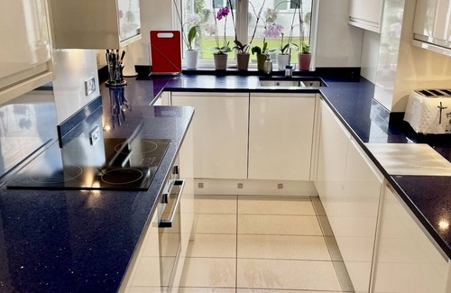Hatfield Casa | Bluebell place stunning three bedroom house