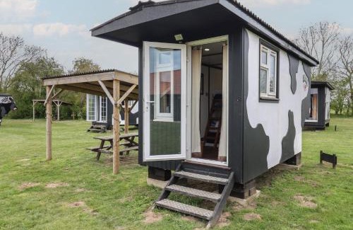Woodbridge Casa | Bluebelle Cow Shed 5