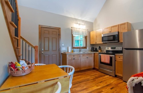 Elkin Cabina | Bluebird Cabin | WiFi & River Access