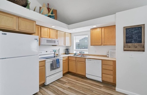 Mountain View District Casa | Bluebird Day - 2 King Beds, Dog Friendly, Walkable!