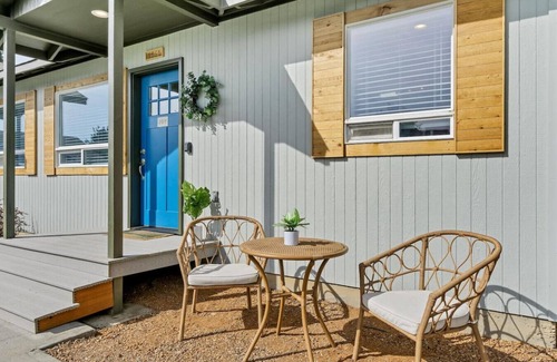 Mountain View District Casa | Bluebird Day - 2 King Beds, Dog Friendly, Walkable!