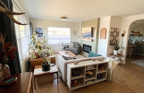 Orchard District Casa | Bluebird Day - Pilot Butte Pad