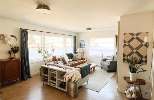 Orchard District Casa | Bluebird Day - Pilot Butte Pad