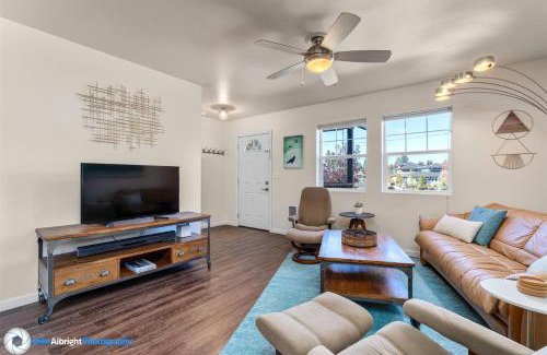 Southern Crossing Casa | Bluebird Day - Raven Sky Bungalow
