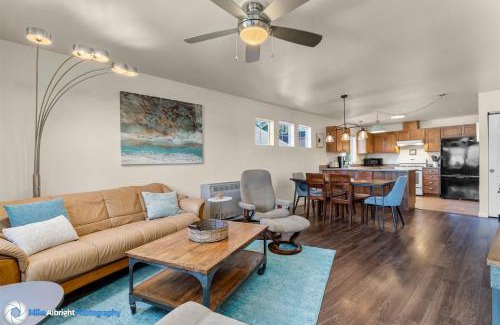 Southern Crossing Casa | Bluebird Day - Raven Sky Bungalow