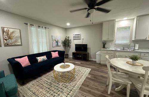 West Tawakoni Casa | Bluebonnet Cottages by the Lake - Cabin 8