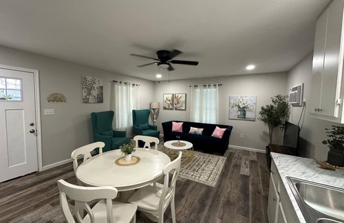 West Tawakoni Casa | Bluebonnet Cottages by the Lake - Cabin 8