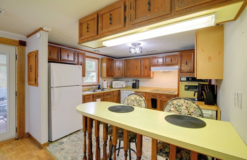 Bluefield Casa | Bluefield Home w/ Covered Deck - Near Parks!