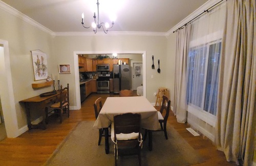 Owensboro Casa | Bluegrass Bungalow 2 bedrooms with large porch