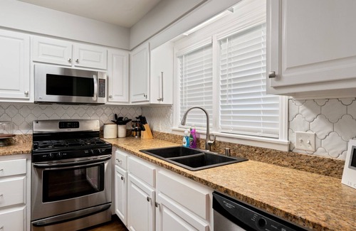 Bowling Green Condominio | Bluegrass Getaway Suite Downtown Bowling Green!