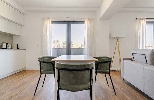 Casal da Ladeira Apartamento | Blueground | Alvalade, balcony, nr Campo Pequeno