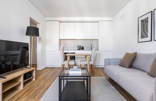 Casal da Ladeira Apartamento | Blueground | Alvalade, balcony, nr Campo Pequeno