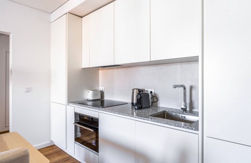 Casal da Ladeira Apartamento | Blueground | Alvalade, balcony, nr Campo Pequeno