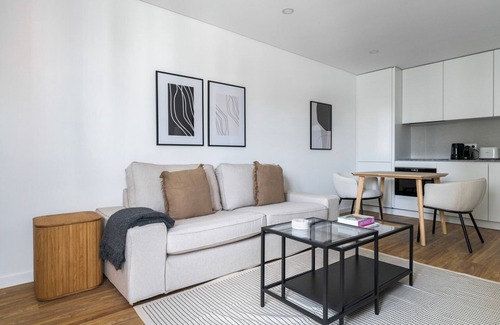Casal da Ladeira Apartamento | Blueground | Alvalade, balcony, nr Campo Pequeno