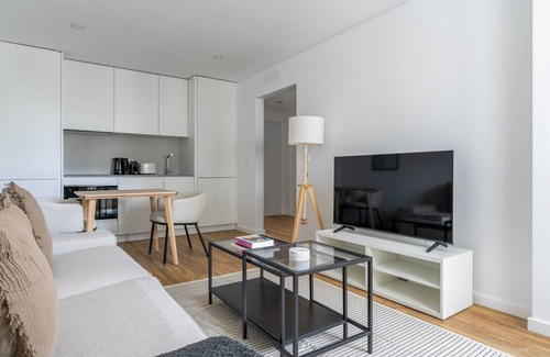 Casal da Ladeira Apartamento | Blueground | Alvalade, balcony, nr Campo Pequeno
