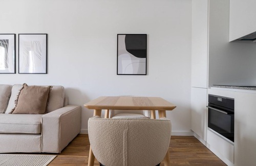 Casal da Ladeira Apartamento | Blueground | Alvalade, balcony, nr Campo Pequeno