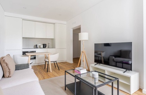 Casal da Ladeira Apartamento | Blueground | Alvalade, balcony, nr Campo Pequeno