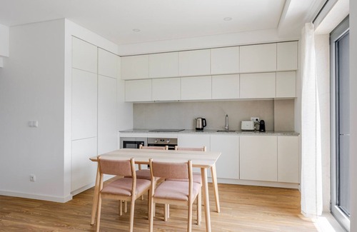 Casal da Ladeira Apartamento | Blueground | Alvalade, balcony, nr Campo Pequeno