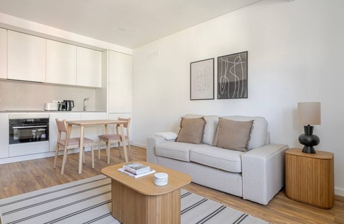 Casal da Ladeira Apartamento | Blueground | Alvalade, balcony, nr Campo Pequeno