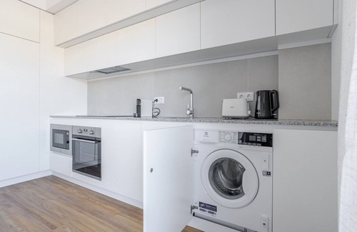 Casal da Ladeira Apartamento | Blueground | Alvalade, balcony, nr Campo Pequeno