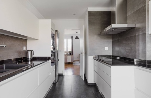 Sao Joao de Deus Apartamento | Blueground | Avenida de Roma 2bd apartment