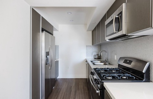 West Los Angeles Apartamento | Blueground | Brentwood, rooftop & AC, near UCLA