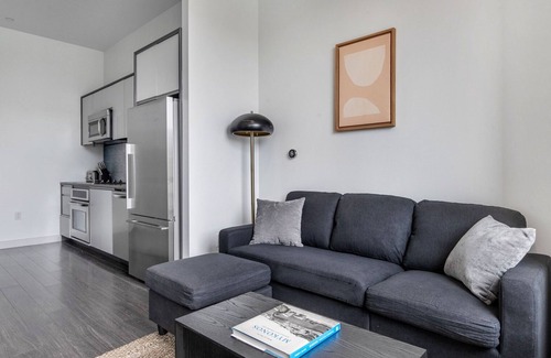 Central-Maverick Square - Paris Street Apartamento | Blueground | Central-Maverick Square, pool, nr Boston Harbor