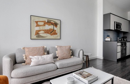 Central-Maverick Square - Paris Street Apartamento | Blueground | Central-Maverick Square, pool, nr Boston Harbor