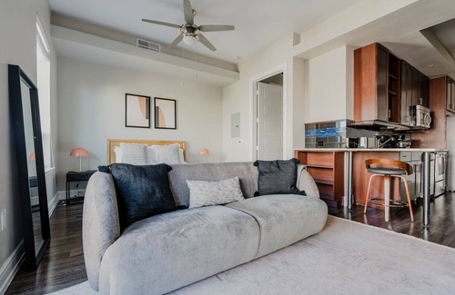North Burnet Apartamento | Blueground | Domain, pool & AC, nr Q2 Stadium