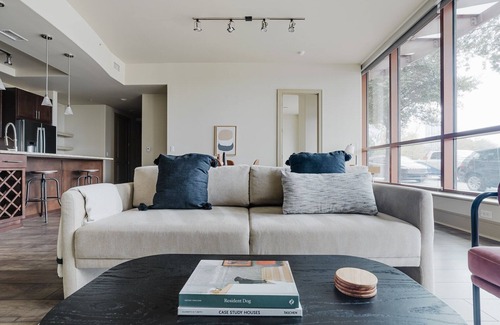 Second Street District Apartamento | Blueground | Downtown 2bd apartment