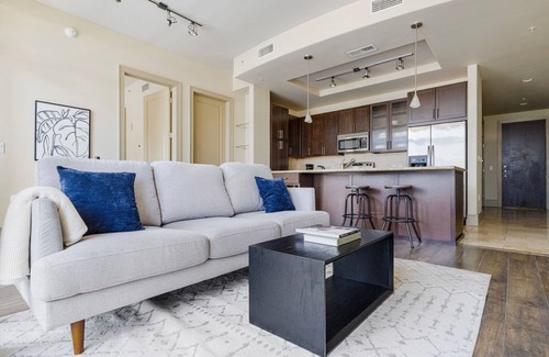 Second Street District Apartamento | Blueground | Downtown Austin, pool, nr Congress Ave