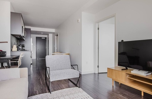 East Boston Apartamento | Blueground | East Boston, art & pool, nr park