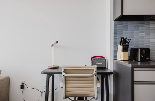 East Boston Apartamento | Blueground | East Boston, art & pool, nr park