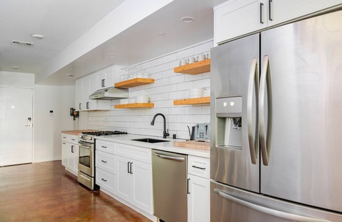 East Hollywood Apartamento | Blueground | East Hollywood, pool, nr Griffith Park
