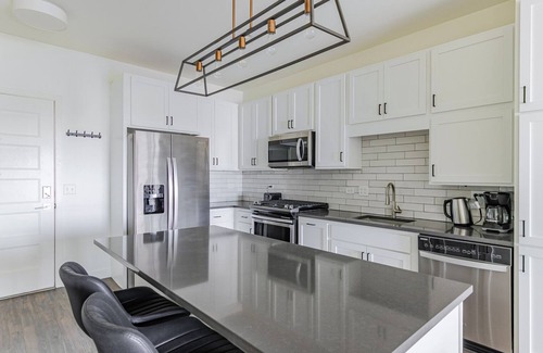 Elmhurst Apartamento | Blueground | Elmhurst, pool, nr Elmhurst Art Museum