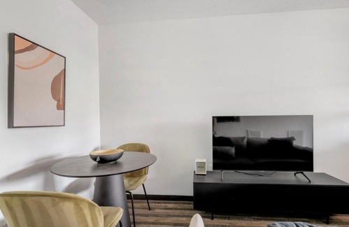 Gateway Apartamento | Blueground Gateway pool gym close to shops ATX-242