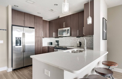 Woodmont Triangle Apartamento | Blueground | Hunter Mill District, pool, nr Lake Anne