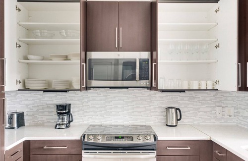Woodmont Triangle Apartamento | Blueground | Hunter Mill District, pool, nr Lake Anne