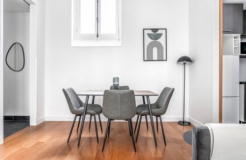 L'Europe Apartamento | Blueground | Monceau/Villiers, concierge, nr shops