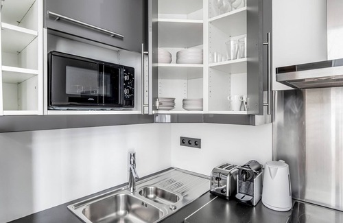 L'Europe Apartamento | Blueground | Monceau/Villiers, concierge, nr shops