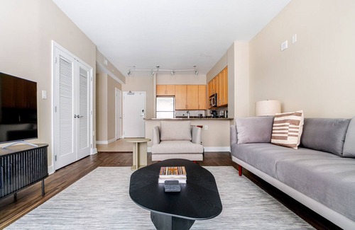 Mount Vernon Square Apartamento | Blueground | Mt Vernon Sq, pool & gym, nr museums