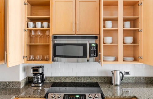 Mount Vernon Square Apartamento | Blueground | Mt Vernon Sq, pool & gym, nr museums