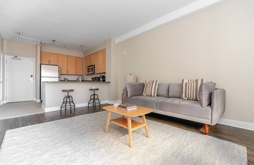 Mount Vernon Square Apartamento | Blueground | Mt Vernon Sq, pool & gym, nr museums