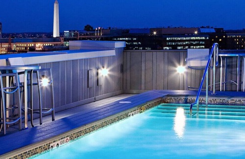 Mount Vernon Square Apartamento | Blueground | Mt Vernon Sq, pool & gym, nr museums
