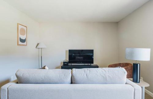 Cherrywood Apartamento | Blueground Mueller BBQ Pool AC nr Downtown ATX-278