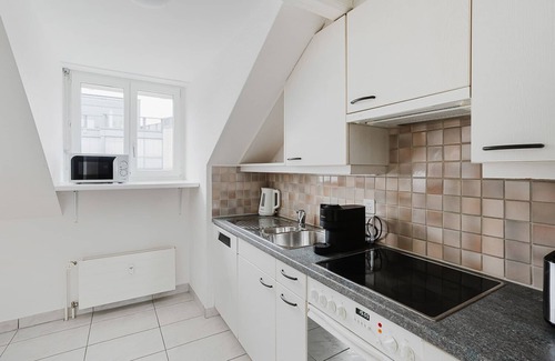 Oberstrass Apartamento | Blueground | Oberstrass, rooftop, kitchen