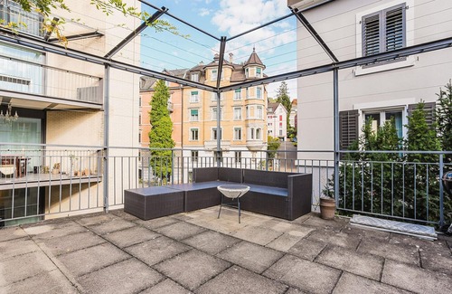 Oberstrass Apartamento | Blueground | Oberstrass, rooftop, kitchen