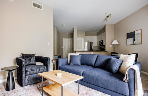 Pasadena Apartamento | Blueground | Pasadena, pool & AC, nr City Hall